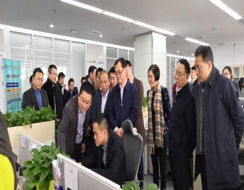 焦点娱乐集团就南向通道铁海联运建设工作进行汇报